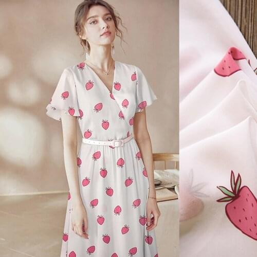 1 Meter Pink Big Strawberry, White Printed Crepe De Chine Fabric, Wide Mulberry Silk Shirt, 19 Mm Thick