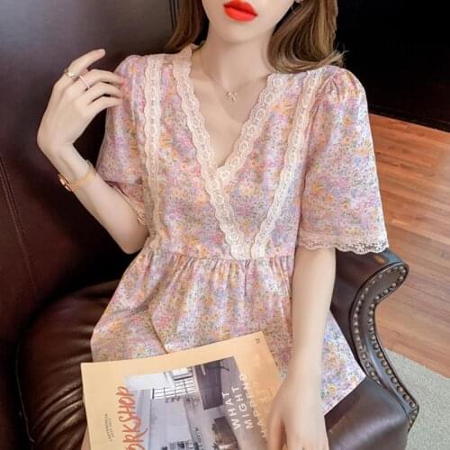 Lace V-neck shirt 2021 summer fashion Korean style loose temperament floral skirt small shirt top