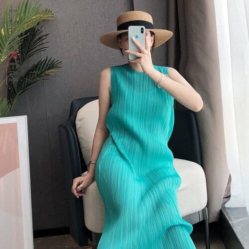 LANMREM Summer 2021 New Pleated Slim Dress Fashion Womens Round Neck Sleeveless Dresses Temperament Casual Dresses 2C2001