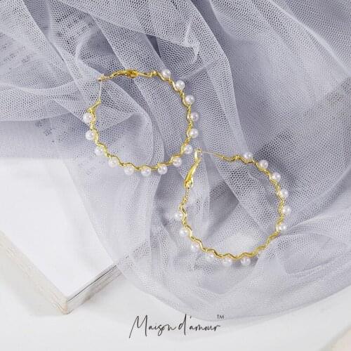 Wholesale Korean Fashion New Design Oversized Pearl Round Hoop Earrings Gold Plating Vintage Baroque Women Luxury Jewelry