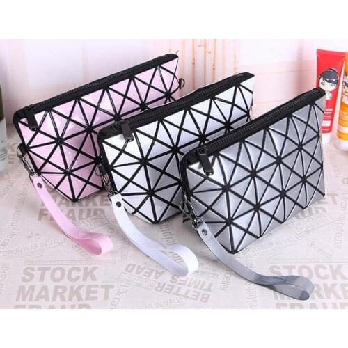 Geometric Zipper Cosmetic Bag Women Laser Flash Diamond Leather Makeup Bag Ladies Cosmetics Organizer