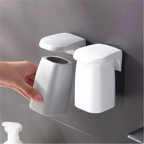 2PCS Wall-Mounted Couple Mouthwash Cup Holder Set Magnetic Inverted Drain Gargle Mug Simple Household Drink Cup Organizer Rack