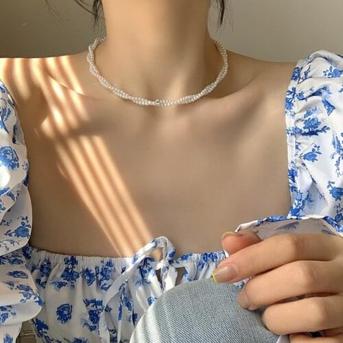 2021 New Fashion Short Chain Beaded Pearl Choker Necklace Cute Romantic White Korean Twist Bead Necklace for Women Jewelry