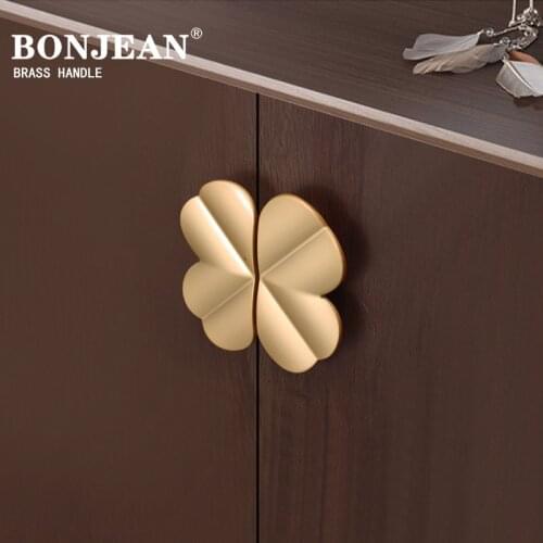 Bonjean Creative Zinc alloy Door knob Four Leaf Clover shape DIY Kitchen Cabinet Handles Drawer Pulls European Furniture Handles