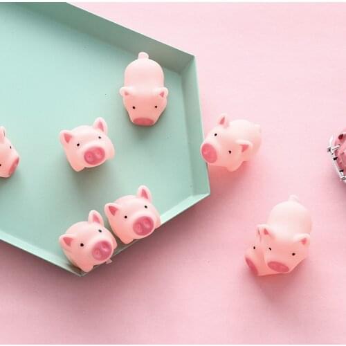 1Pcs Literature Wind Lovely Powder Girl Piggy Vent Persecute Squeezed Sound Cartoon Pink Pig Home Decoration Ornaments Miniature