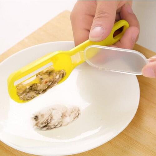 Durable Plastic Fish Scale Remover Scraper Cleaner Scaler Kitchenware Peelers LX6693