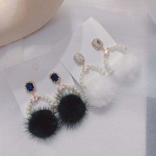 Autumn Winter Fashion Black White Pom Pom Hairball Drop Earrings For Women Chic Imitation Pearl Statement Dangle Earring Jewelry