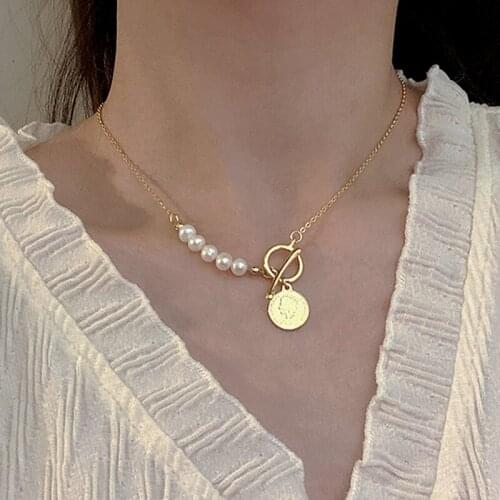 VSnow French Vintage Gold Queen Portrait Asymmetric Faux Pearl Pendant Necklace for Women Fashion Toggle Clasp Necklace Jewelry