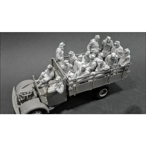 1/35 Resin Figure Model Kit Unassambled Unpainted//1012 (16 figures WITH 2 benches NO CAR)