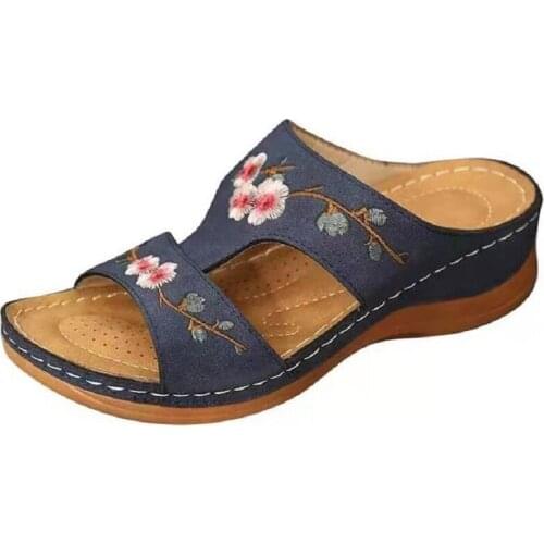 2021 Summer New Womens Shoes Hollow Out Flower Embroidery Sandals Slope Heel Large Womens Slippers