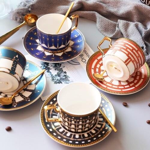 English Vintage Coffee Cup Set Ceramic Luxury Art Creative Coffee Cup Tea Eco Friendly Koffie Kopjes Breakfast Utensils EI50BD