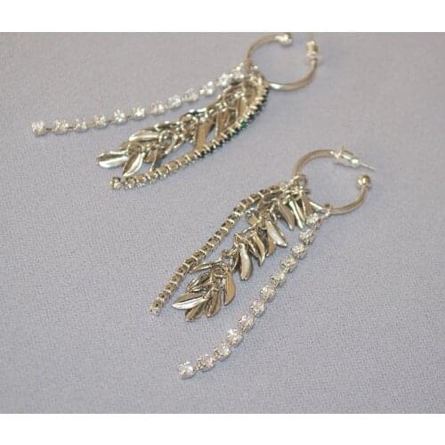 Korean version of the fashion niche cold bright silver leaf gem diamond chain couscous earring earrings female
