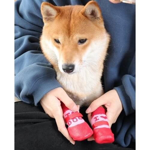 4pcs / lot Outdoor Breathable Snow and Rain Non-slip Dog Shoes; Winter; Warm reflective design PET boots paw protector