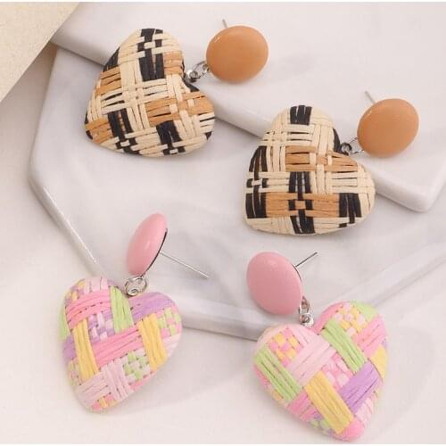2021 Wholesale Beach Holiday Style Raffia Earrings Temperament Multicolor Woven Love Earrings for Female Girl Gift