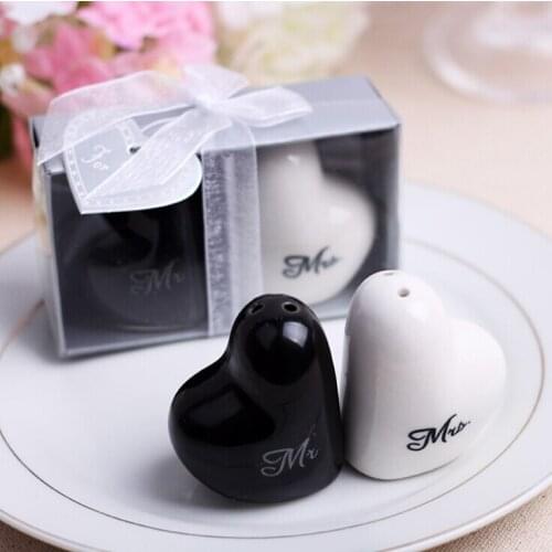 Free shipping ,Best wedding gift 150sets(300pcs) Mr&Mrs heart shaper salt and pepper shaker