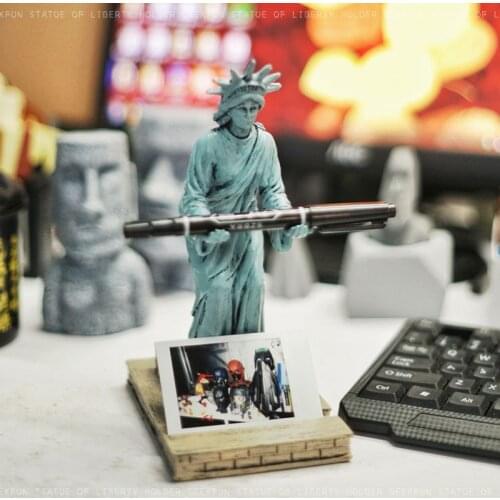 Statue of Liberty Pen Holder Figurine Pencil Stand for Office Accessories Pen Stand Desk Organizer Pencil Holder