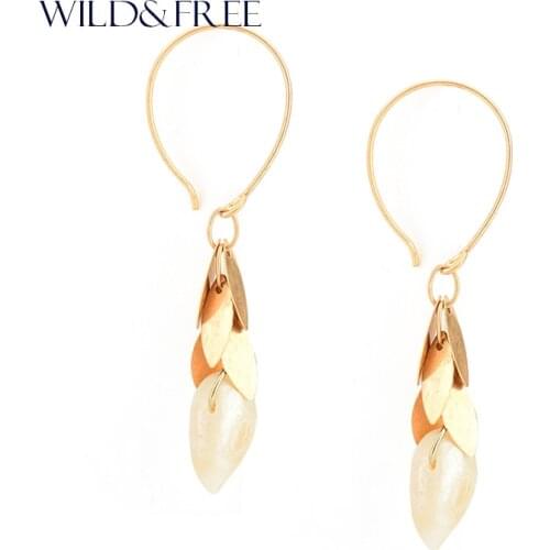 Women New FreshWater Pearl Drop Earrings Vintage Gold Leaf Tassel Round Hook Fashion Dangle Earrings Jewelry for Women