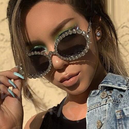 Women Luxury Rhinestones Sunglasses Ladies Travel Oval Sun glasses for Women White Diamond Fashion Shades Female Oculos De Sol