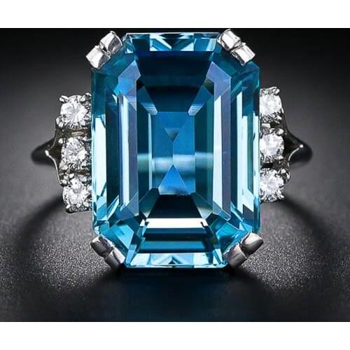 Huitan Gorgeous Big Sky Blue Stone Women Ring Romantic Anniversary Gift Elegant Lady Dance Party Accessories Ring Trendy Jewelry