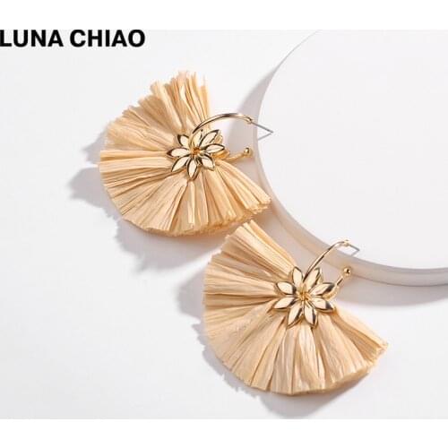 LUNA CHIAO 2018 Fashion Fall Winter Flower Petals Brown Gray Raffia Tassel Fan Shape Drop Statement Earrings