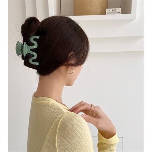 AOMU 2021 Sweet Romantic Colorful Acrylic Wave Hairpin Smooth Irregular Geometric Big Hair Claw for Women Fashion Gifts Jewelry