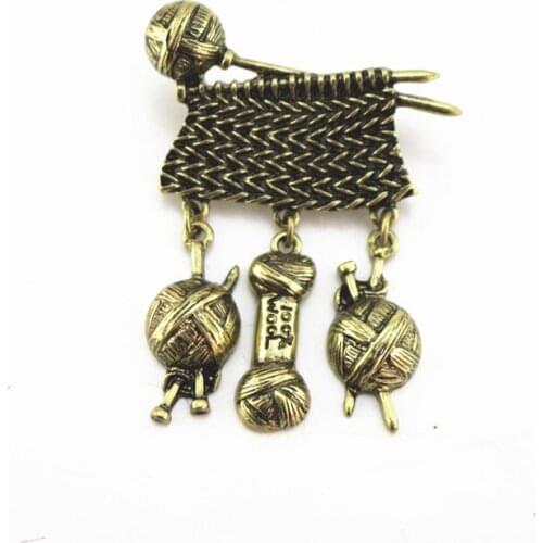 Fashion Retro Burning Golden Yarn Ball Knit Sweater Pendant brooch personality men and women collar pin badge boutonniere