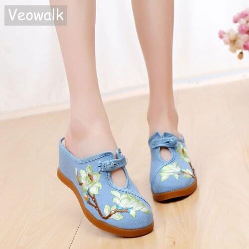 Veowalk Flowers Embroidered Women Canvas Close Toe Slippers 7cm Wedge Comfortable Retro Ladies Summer Fabric Mules Shoes