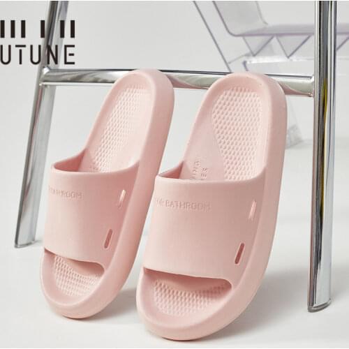 UTUNE EVA Hole Leaking Slippers Women Bathroom Shoes Slides Anti-slip Summer Indoor Home Slippers Household Bath Sandals Men