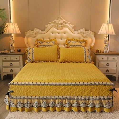 Romantic Luxury Velvet Quilted Bedspread Thicken Fine Flannel Embroidery Lace Bed Skirt King Bed Cover Not Including Pillowcase