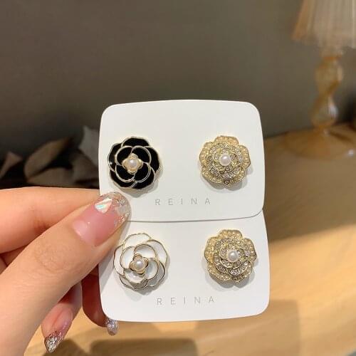 Korean Temperament Asymmetric Camellia Rose Clip Earrings Female Small Zircon Imitation Pearl Flower Clip on Earrings Women