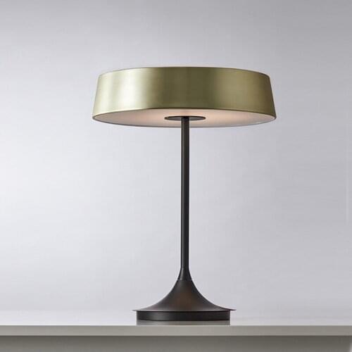 Postmodern minimalist metal creative table lamp Nordic simple personality creative living room bedroom bedside lamp decorative