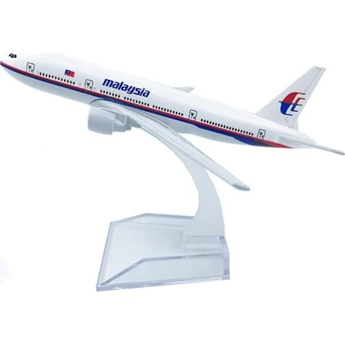 1/400 Scale Alloy Aircraft Boeing 777 Malaysia Airlines 16cm Plane B777 Model Toys Decoration Children Gift for Collection