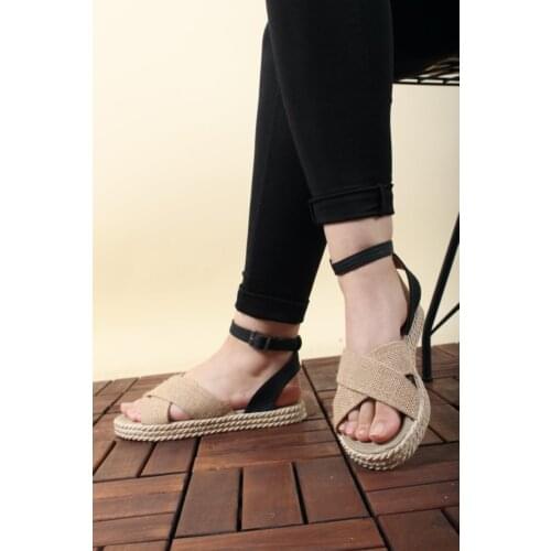 565 Florin Straw Thick Bottom Female Sandals