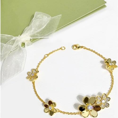 OL Cute Style Fashion Charm Chains Bangle Bracelets High-Grade Fine CZ Clover Flower Bracelet for Women Brand Jewelry