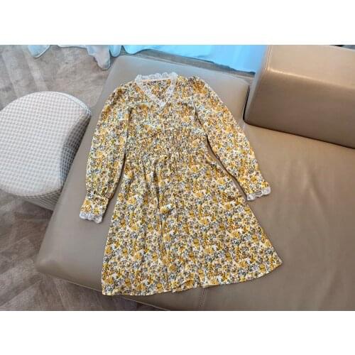 Fashion 2021 new women long-sleeved V-neck diamond buckle waist lace stitching printed dress 0322