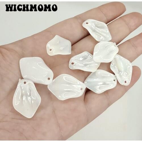 2020 New 10pcs 24*16mm Acetic Acid Acrylic White Leaves Petals Charms Pendant for DIY Necklace Earring Jewelry Accessories