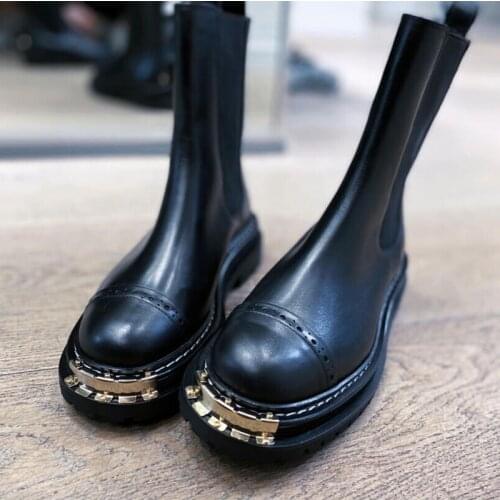 New Black Leather Chelsea Boots For Women Round Toe Platform Shoes Women Winter Boots Women Carved Bullock Botines Mujer 2020