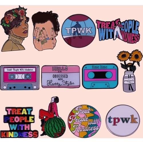 ZF2471 Popular Singer Series Jewelry Enamel Pins And Brooches Creative Metal Denim Hat Coat Lapel Badge Gifts For Friends Fans