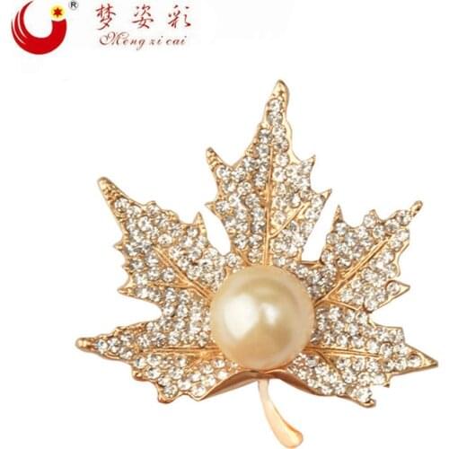 MZC 2019 New Fashion Jewelry Harajuku Brooch For Women Imitation Pearl Broches Crystal Maple Leaf Broche casamento Wedding Gift