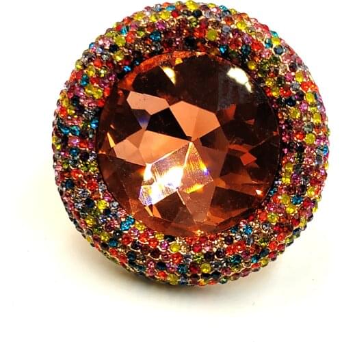 Stunning Vintage Colored Crystal Surrounded Champagned Round Stone Brooches & Pins Costume Collectible Geometrical Gift Jewelry