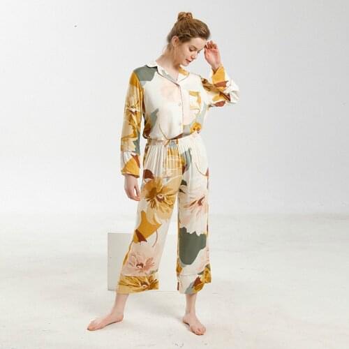 Autumn Leisure Viscose Comfortable Womens Pajamas, Elegant High-end Cotton Satin Ink Printing, Lapel Pajamas Set, Home Service
