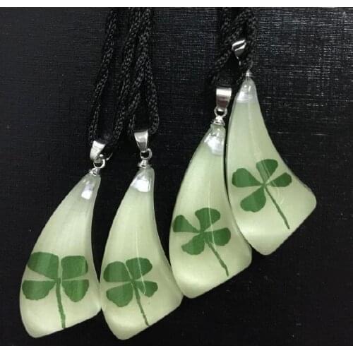 FREE SHIPPING 10 pcs real four leaf clover glow in dark style Knife shape fashion pendant
