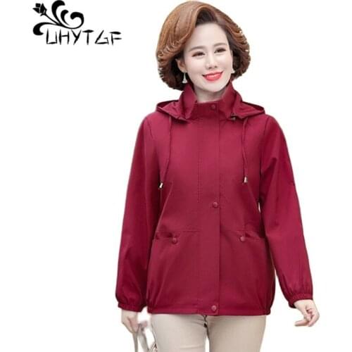 UHYTGF 2021 Mom Spring Autumn Windbreaker Women Short Outerwear Fashion Pocket Hooded Casual Thin 5XL Plus Size Trench Coat 1522