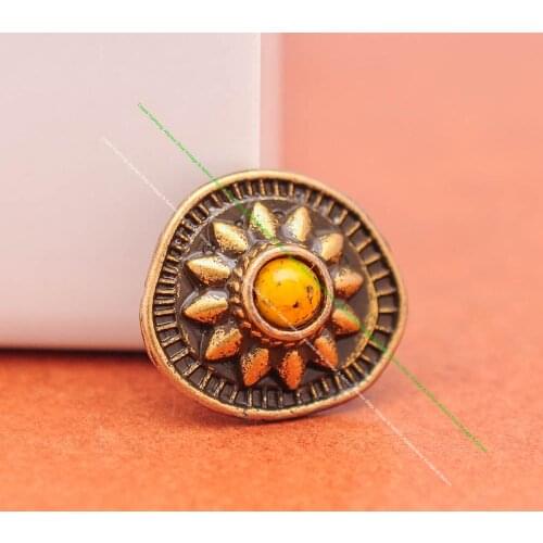 10Pcs 19*18mm Vintage Brass Yellow Bead Irregular Sun Flower Conchos for DIY Leathercraft Wallet Purse Leather Bag Belt