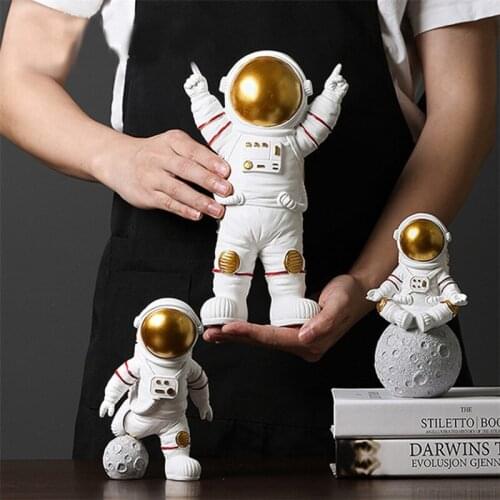 Nordic Resin Modern Astronaut Miniature Figurines Craft Creative Light Luxury Spaceman Ornament Home Office Decor Furnishings