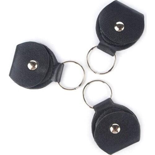 Keychain Guitar Picks Holder Plectrums Bag Mediator Bank Made of PU Leather & Metal Color Black Fashion