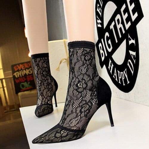Euro-American fashionable and sexy nightclub with thin lace, sharp heel, high heel, suede mesh short boots