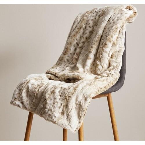 Qmang Decor Fleece Blankets On The Sofa