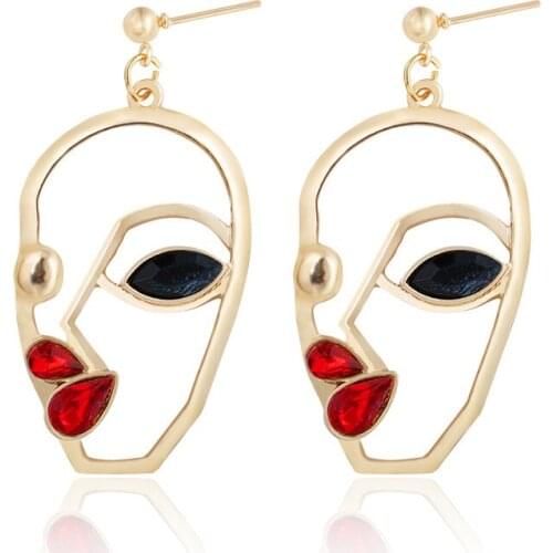 Ysawena Stud Earrings