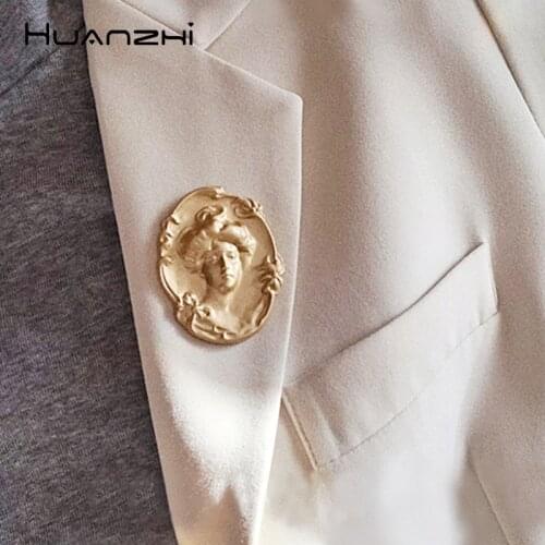 HUANZHI 2020 New Design Baroque Vintage Gold Color Pin Beautiful Girl Head Flower Elegant Brooch for Women Collar Accessories
